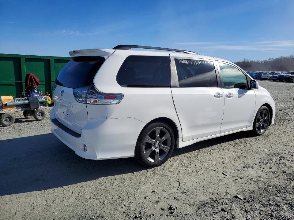 2016 Toyota Sienna se