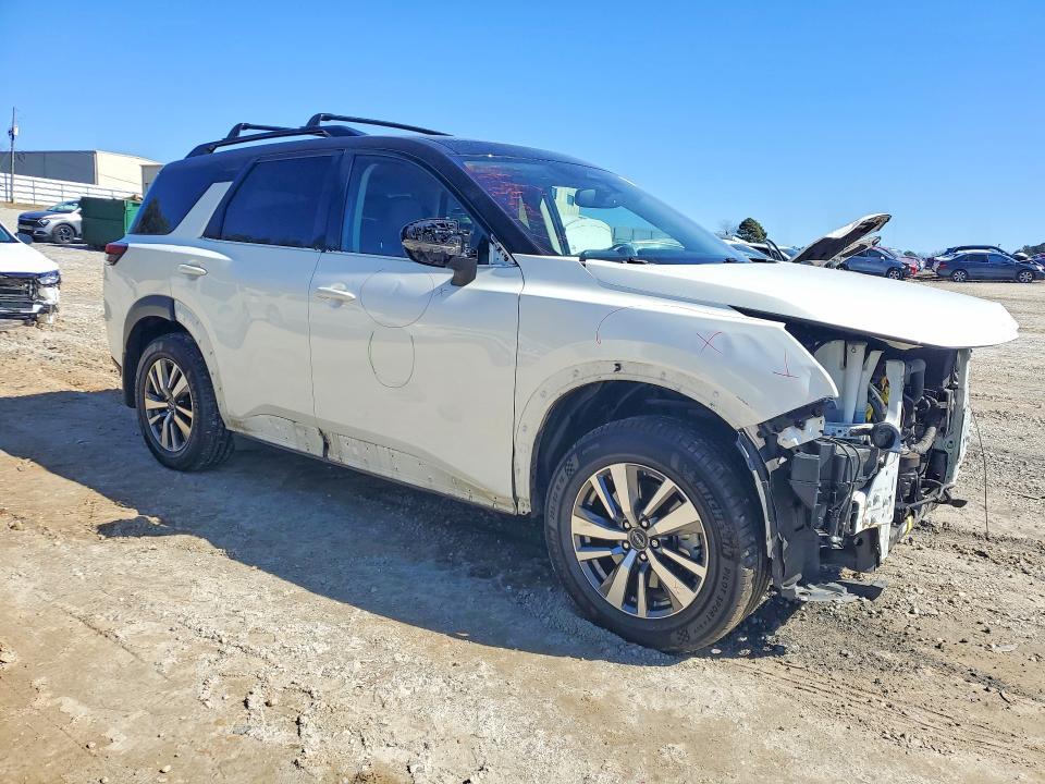 2022 Nissan Pathfinder sl