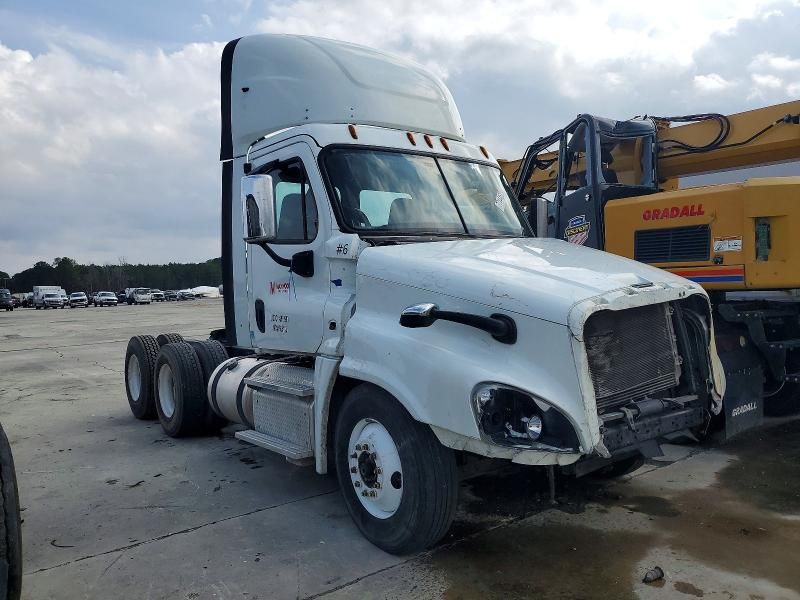 2017 Freightliner Cascadia 125 Semi Truck