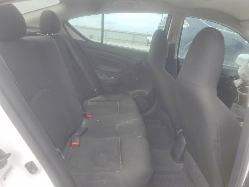2015 Niss Versa 1.6 s