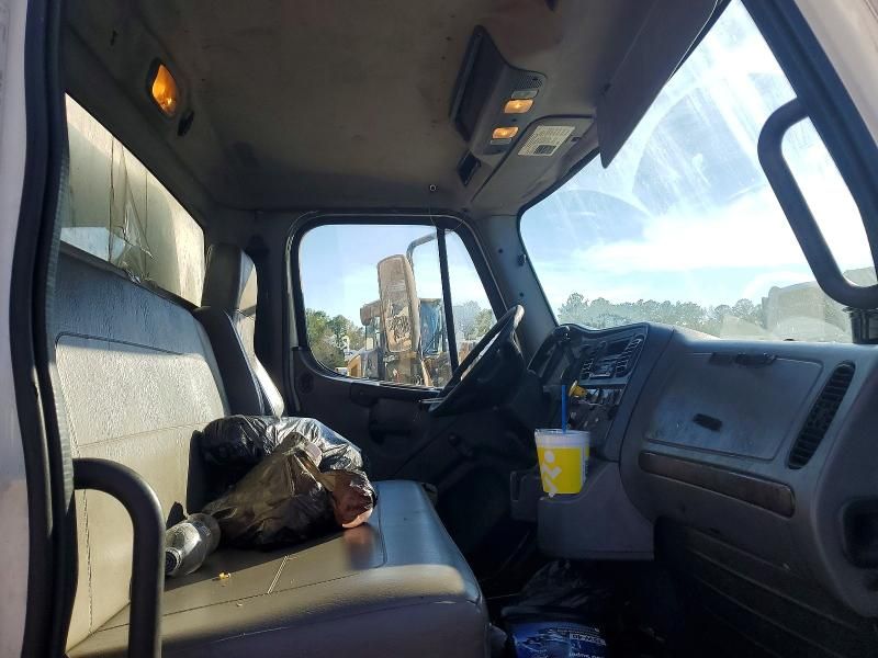 2016 Freightliner Business Class M2 BOX Truck