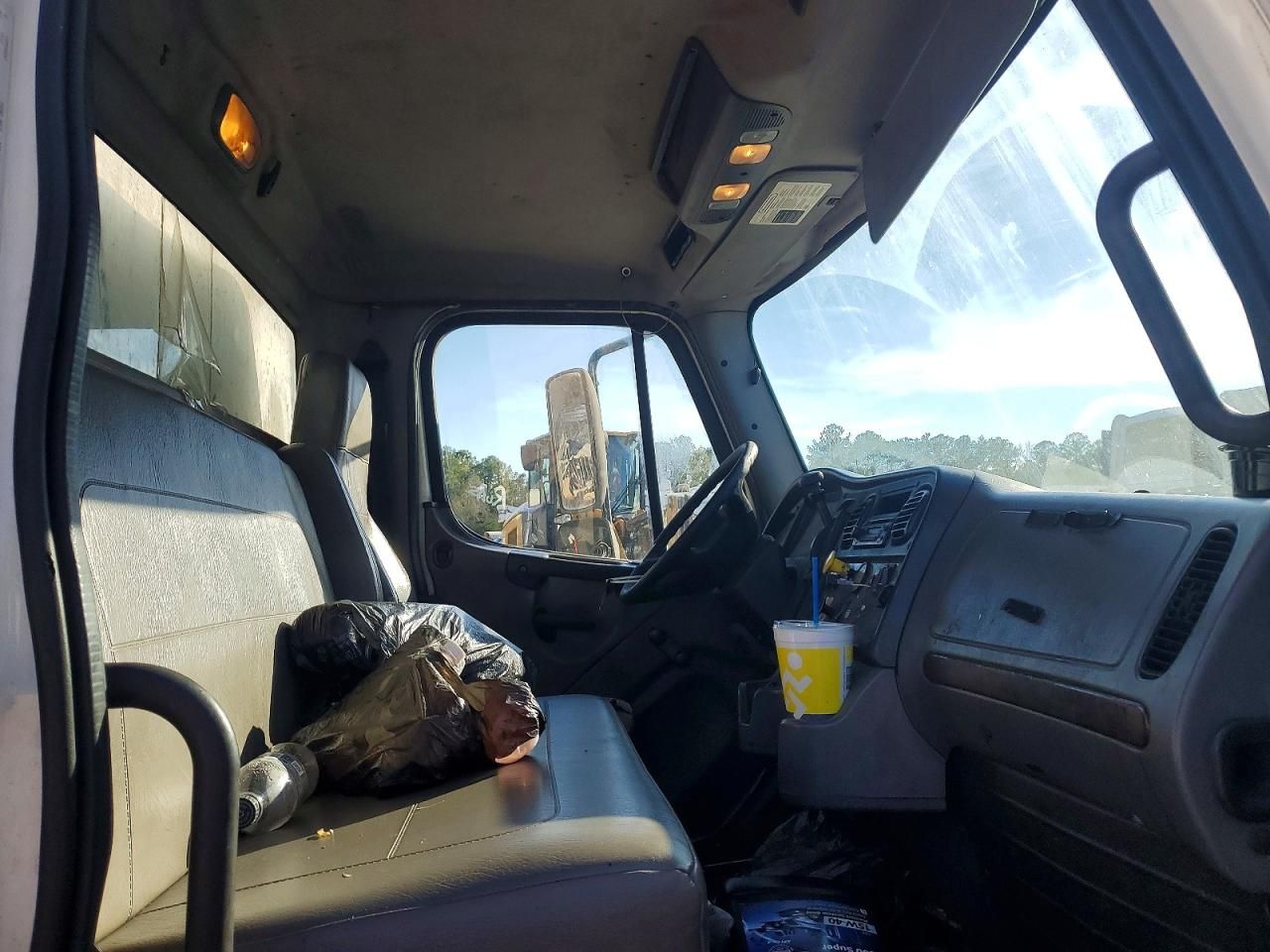 2016 Freightliner Business Class M2 BOX Truck