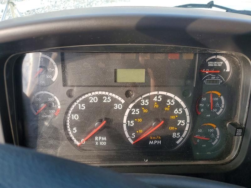 2016 Freightliner Business Class M2 box Truck