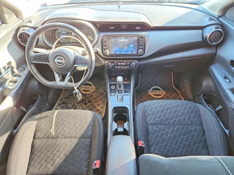 2025 Nissan Kicks Play sv