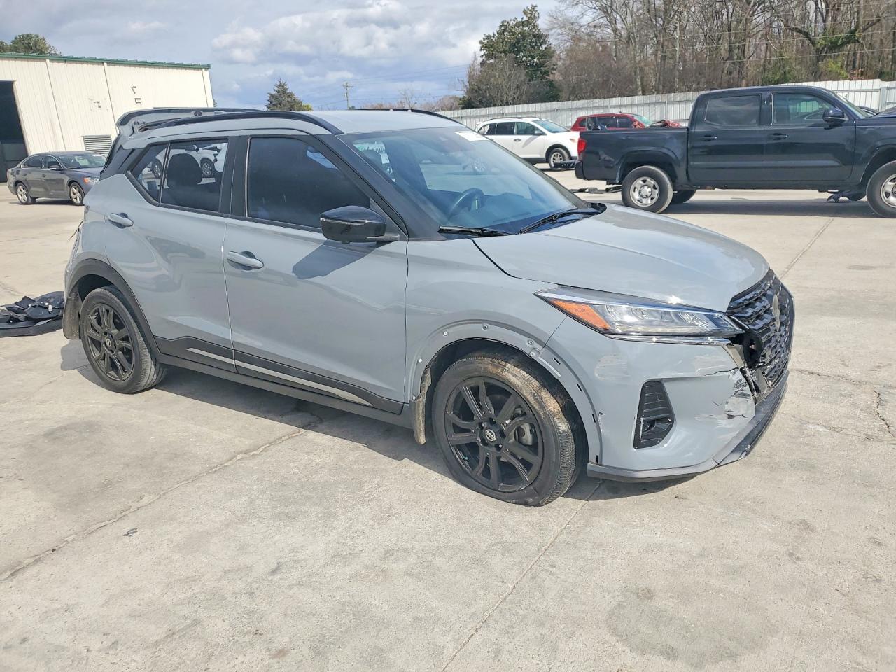 2021 Nissan Kicks sr