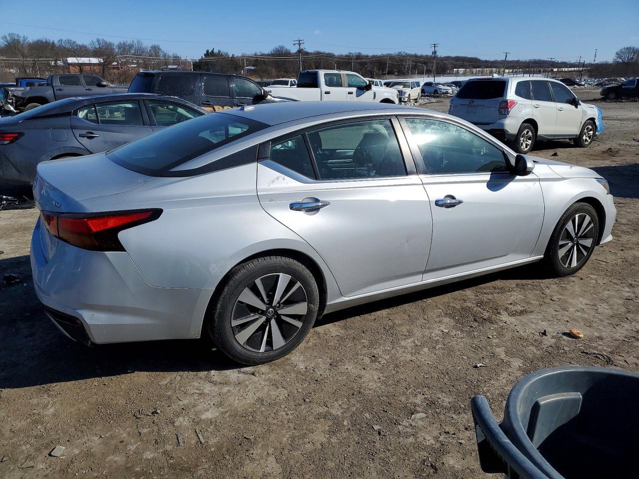 2021 Niss Altima sv