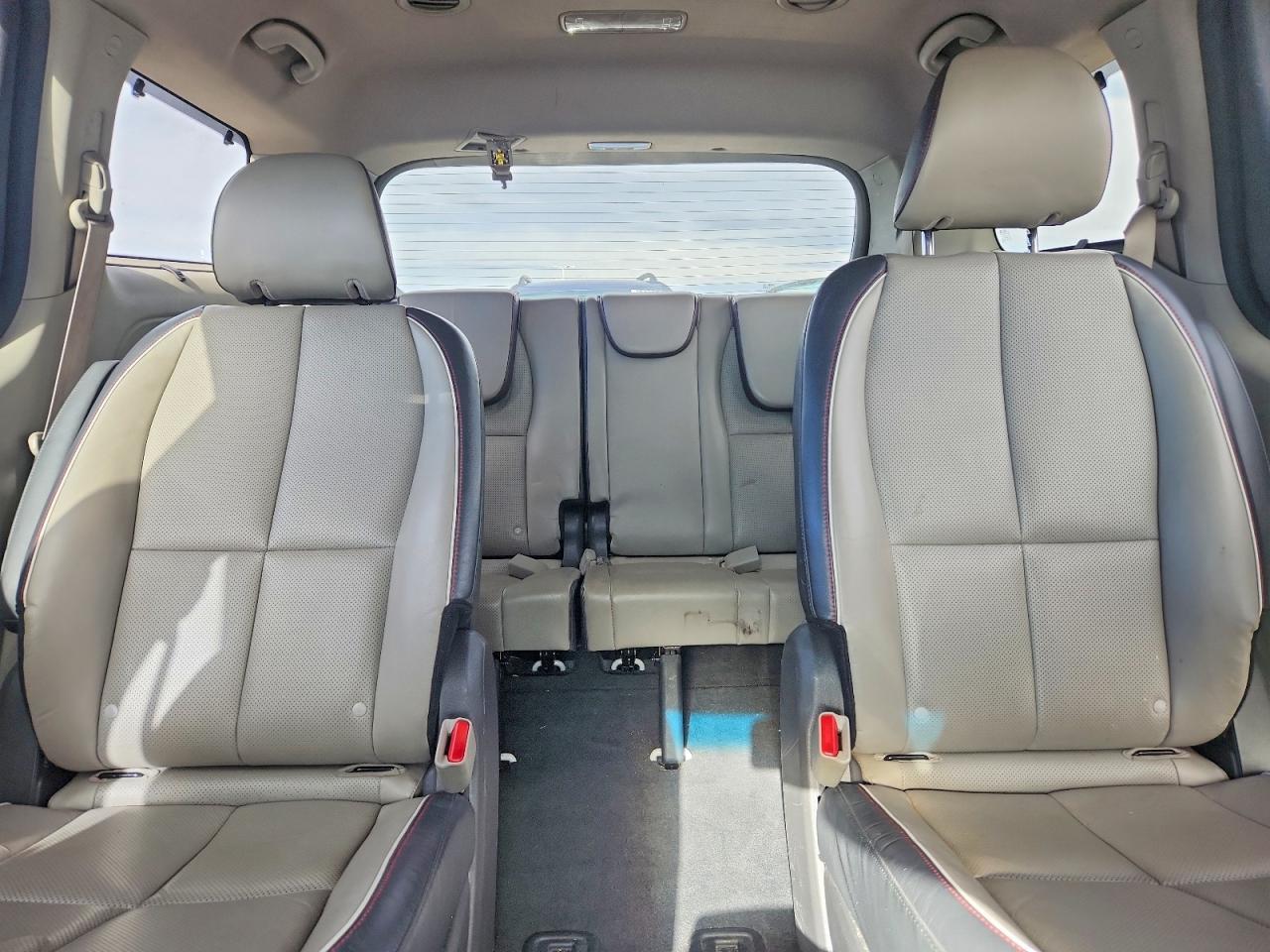 2017 KIA Sedona lx