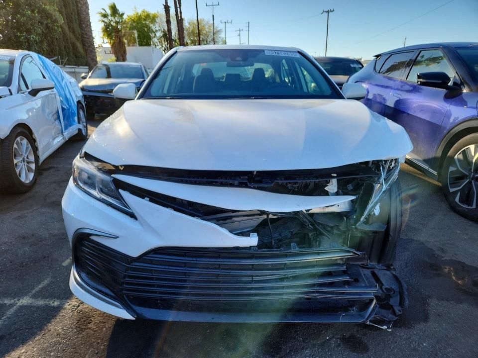 2022 Toyota Camry le