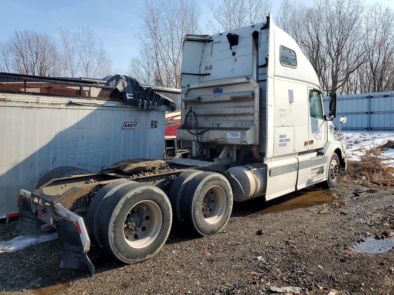 2006 Volvo VNL Semi Truck