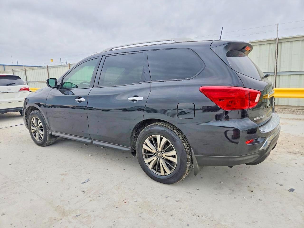 2017 Nissan Pathfinder s