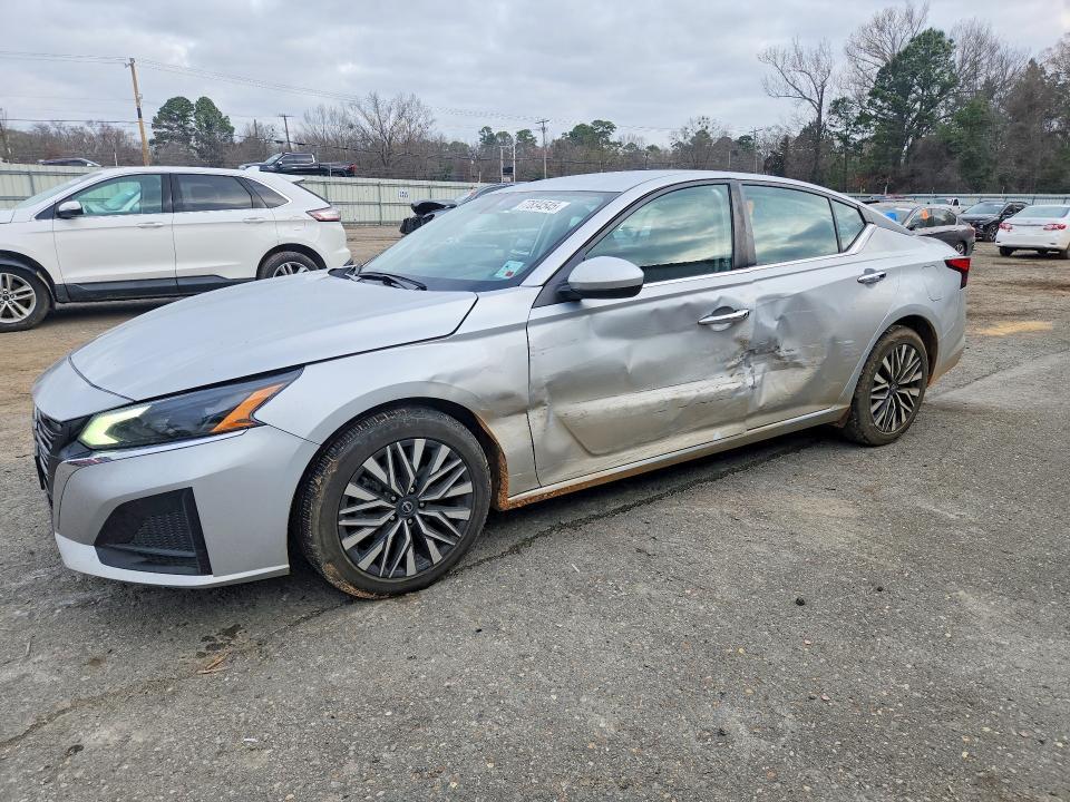 2023 Nissan Altima sv