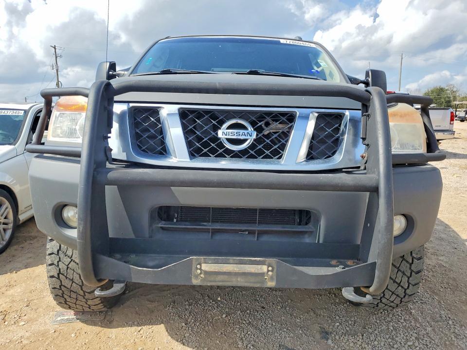 2013 Nissan Titan SV
