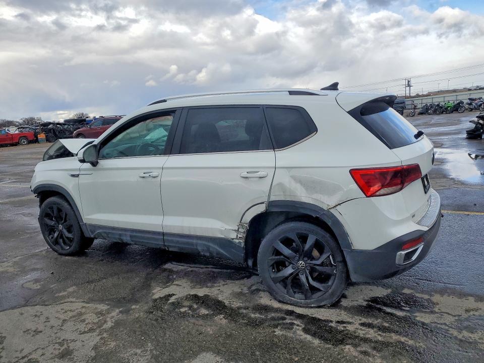 2023 Volkswagen Taos se