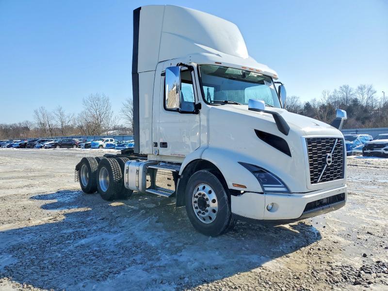2020 Volvo VNR