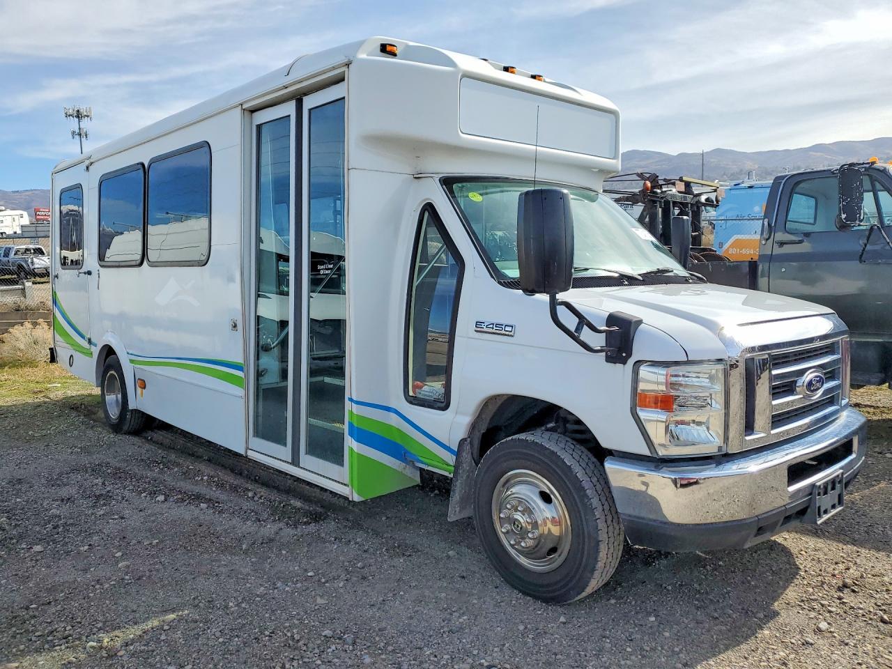 2016 Ford E450 Shuttle Bus