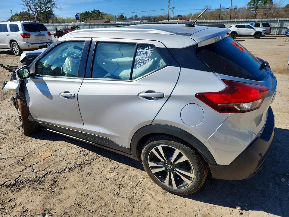 2020 Nissan Kicks sv