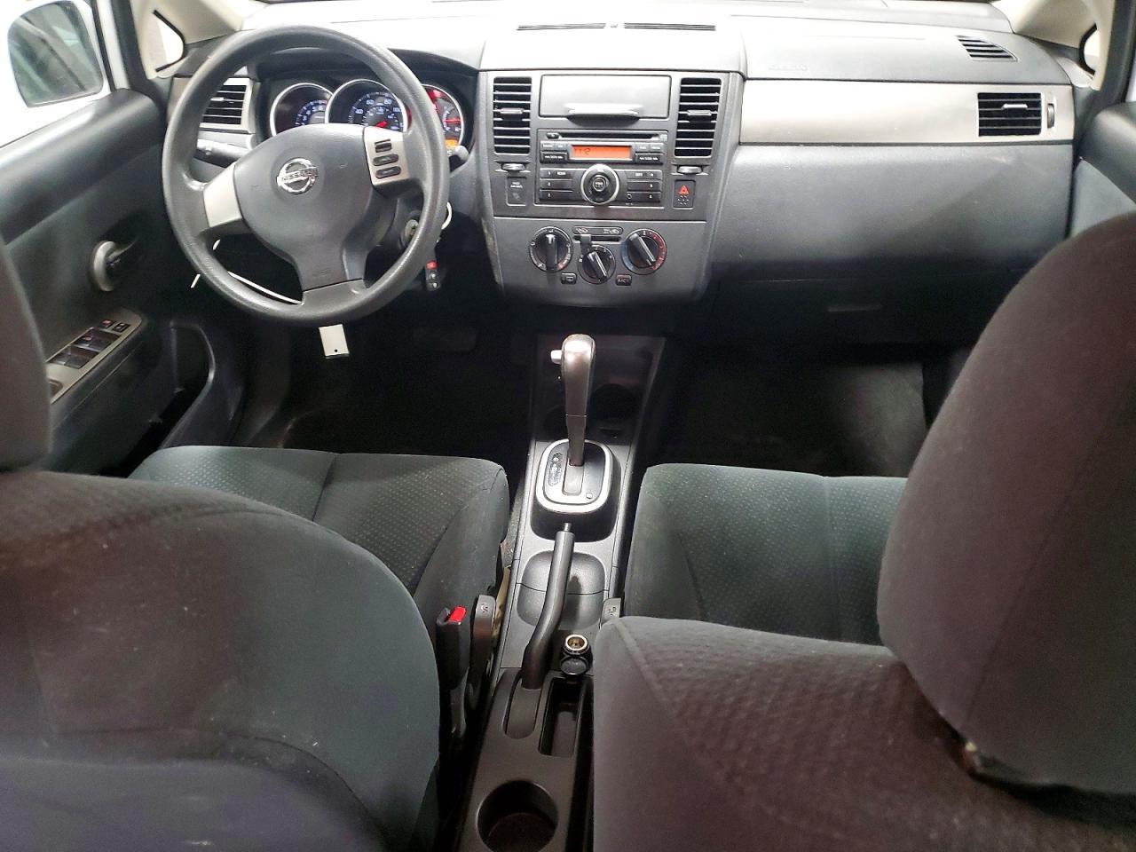 2011 Niss Versa s