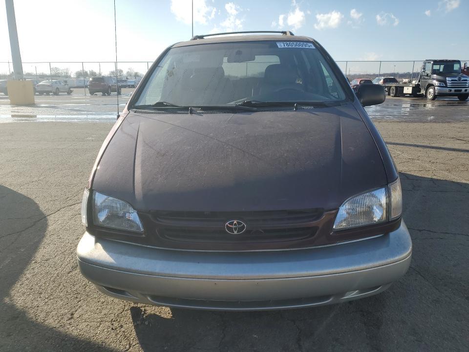 2000 Toyota Sienna xle