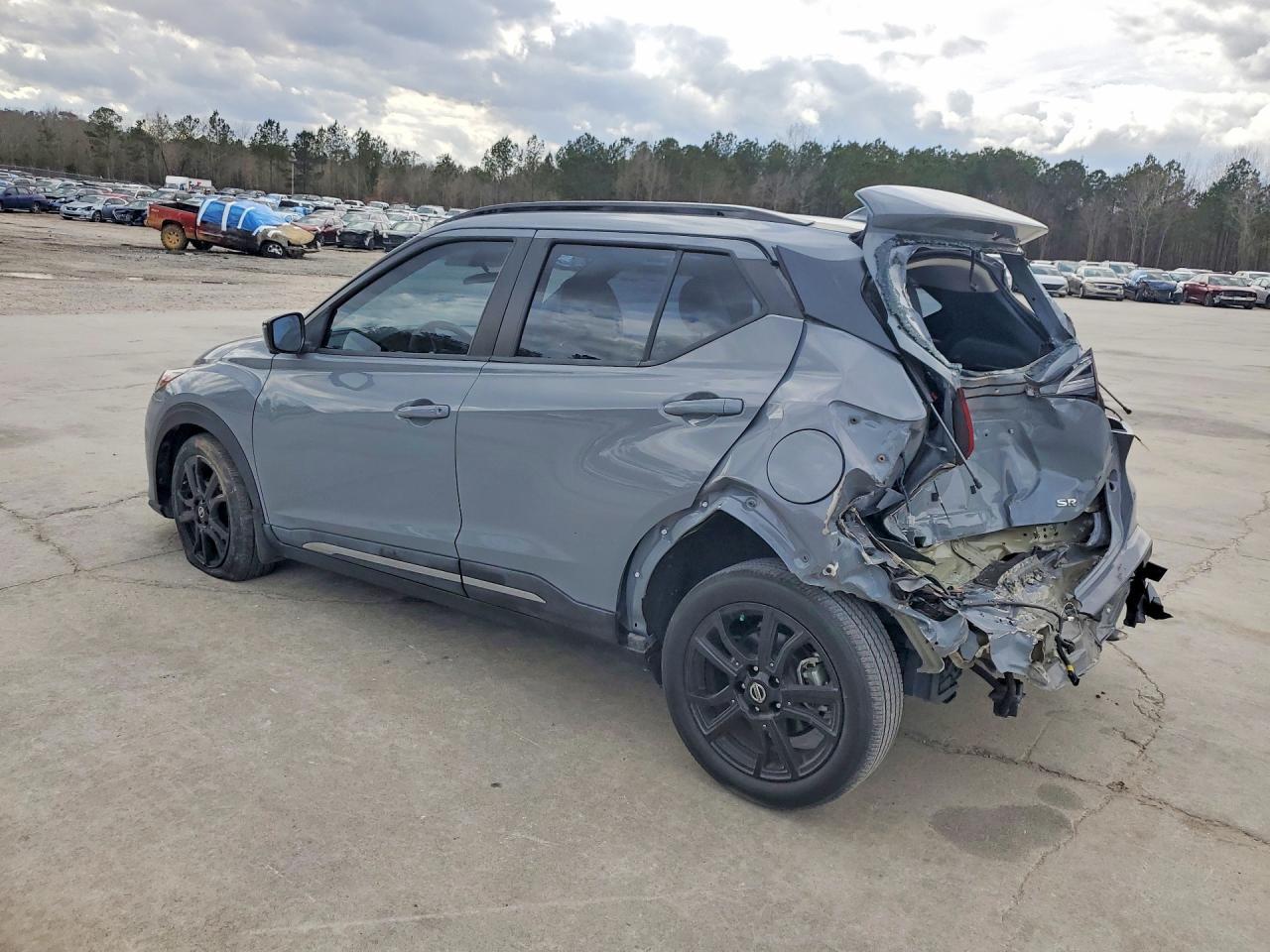 2021 Nissan Kicks sr