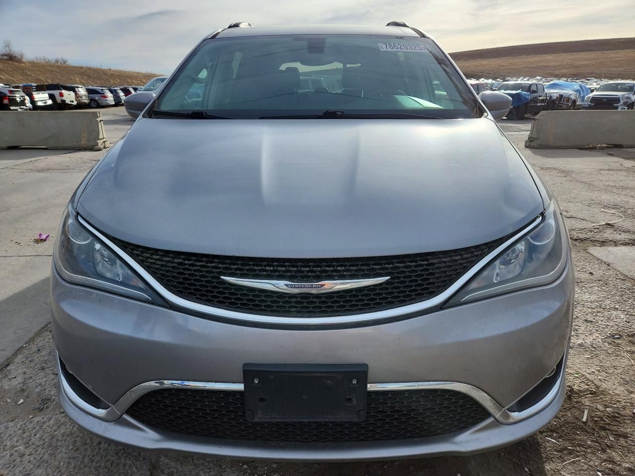 2017 Chrysler Pacifica Touring l