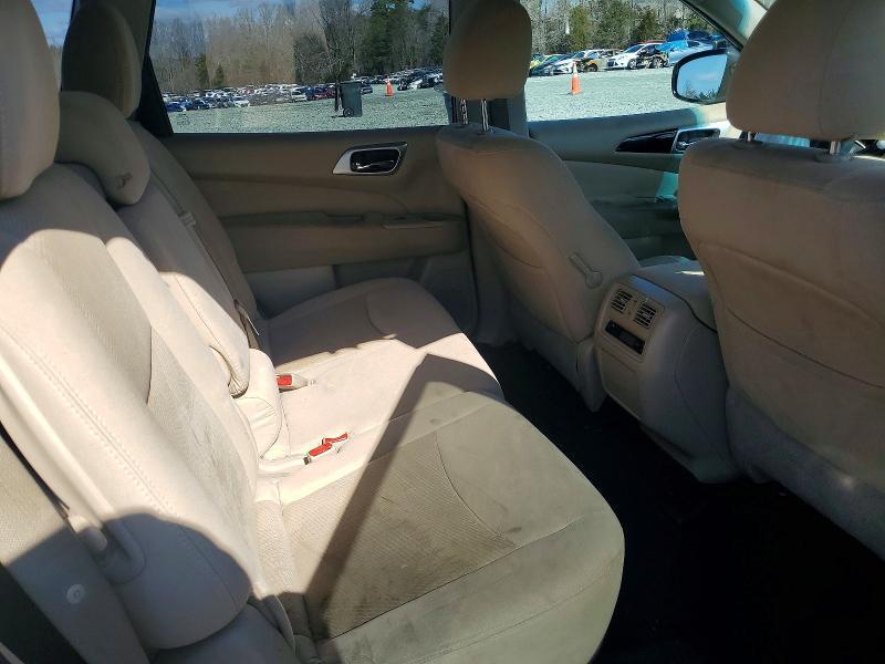 2016 Nissan Pathfinder s