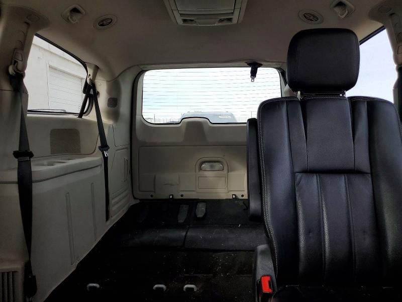 2014 Chrysler Town & Country Touring