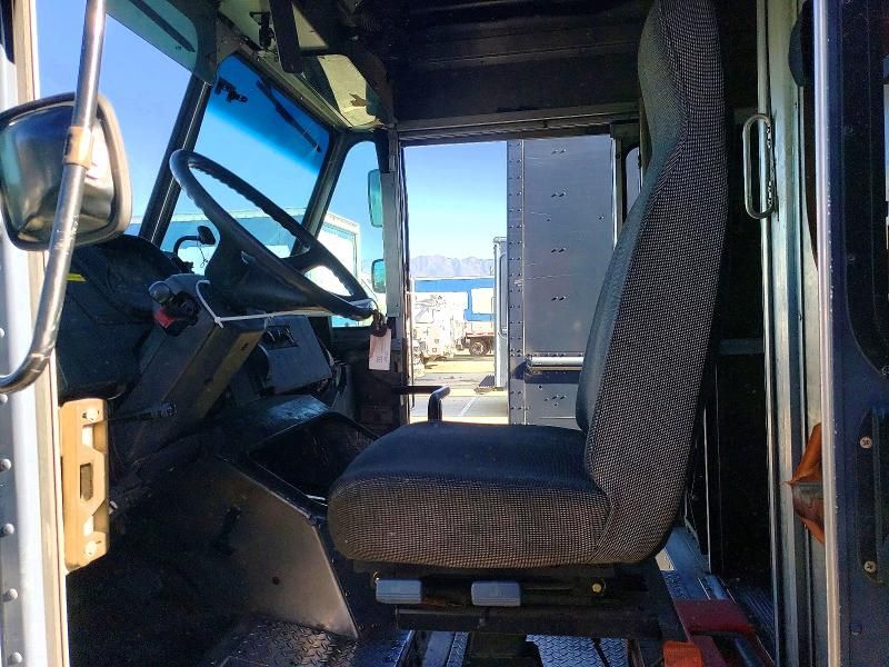 2020 Freightliner Chassis m Line Walk-in van