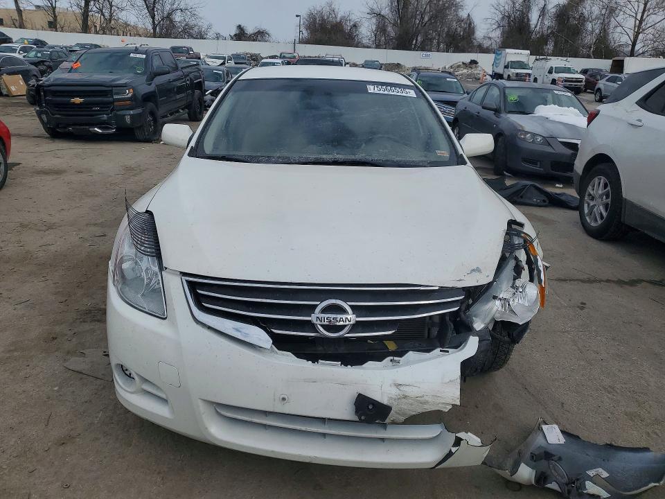 2012 Niss Altima Base