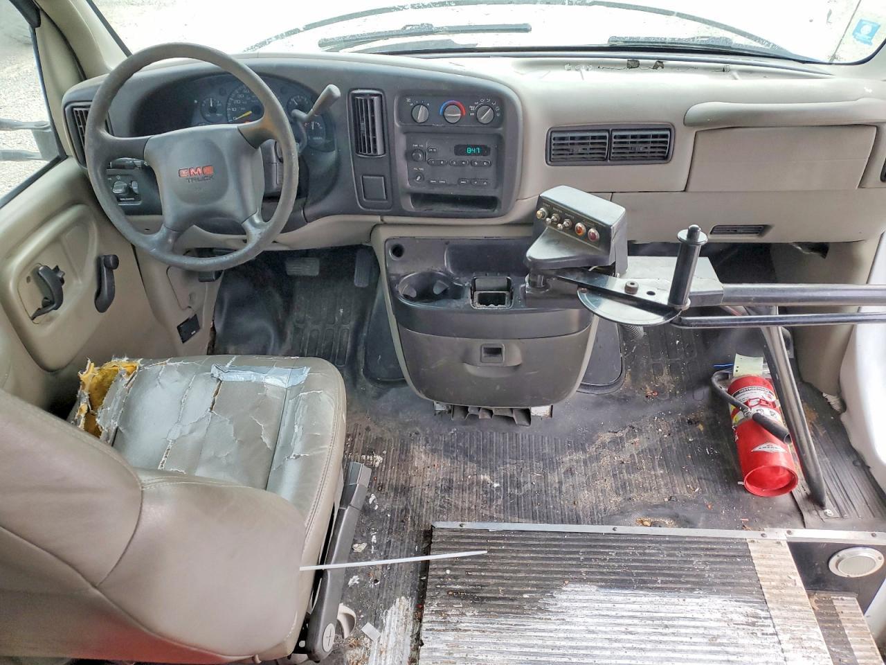 2001 GMC Savana Cutaway G3500