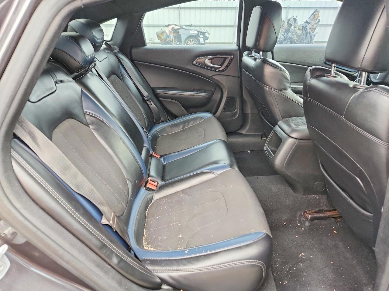 2015 Chrysler 200 s