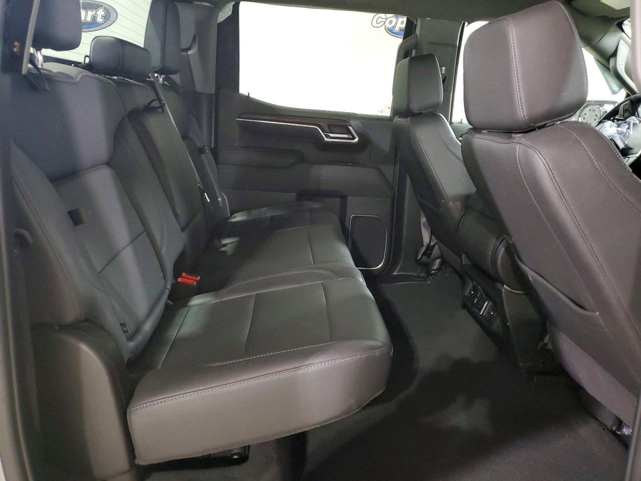 2025 GMC Sierra K1500 slt