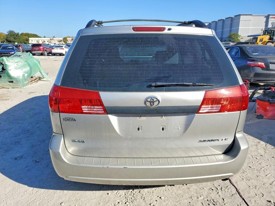 2005 Toyota Sienna ce