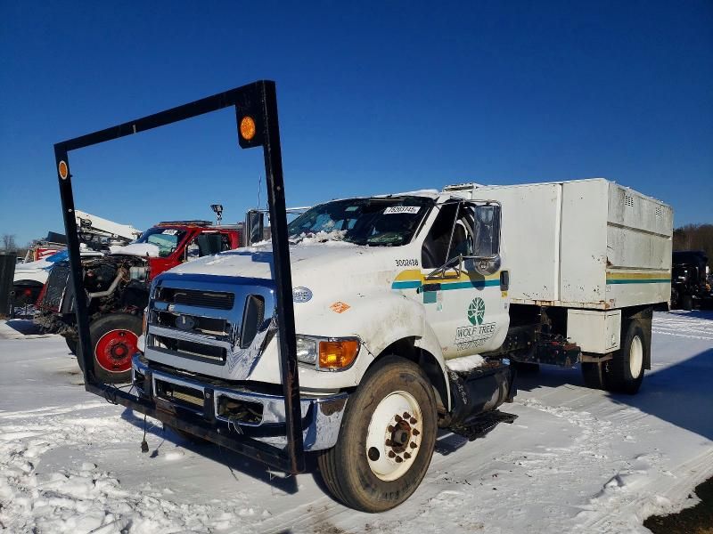 2015 Ford F750 Super Duty Chipper Truck