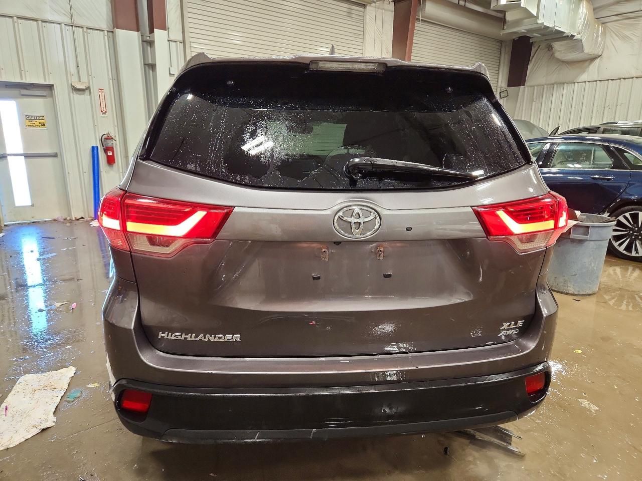2019 Toyota Highlander se