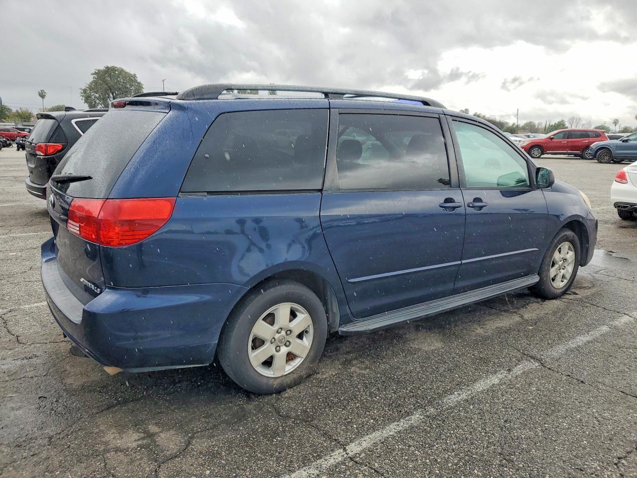 2004 Toyota Sienna ce