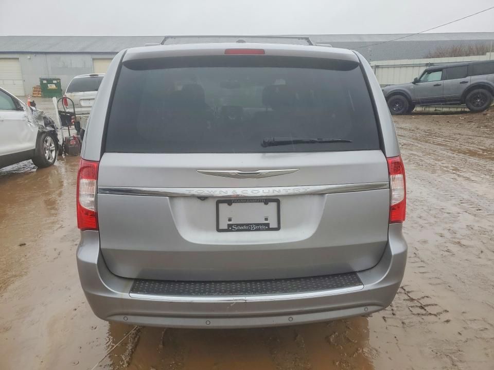 2013 Chrysler Town & Country Touring l