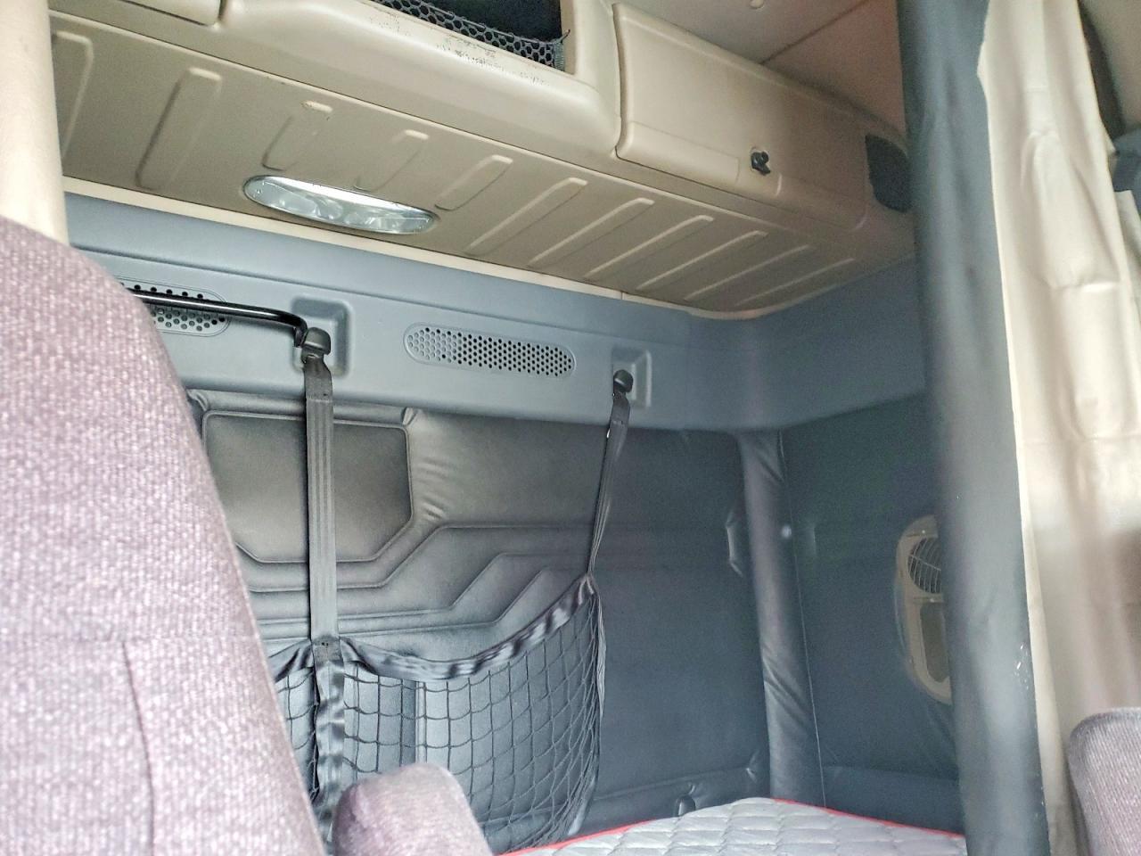 2016 Freigliner 2016 Freightliner Cascadia 125 Semi Truck