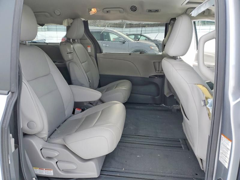 2015 Toyota Sienna xle
