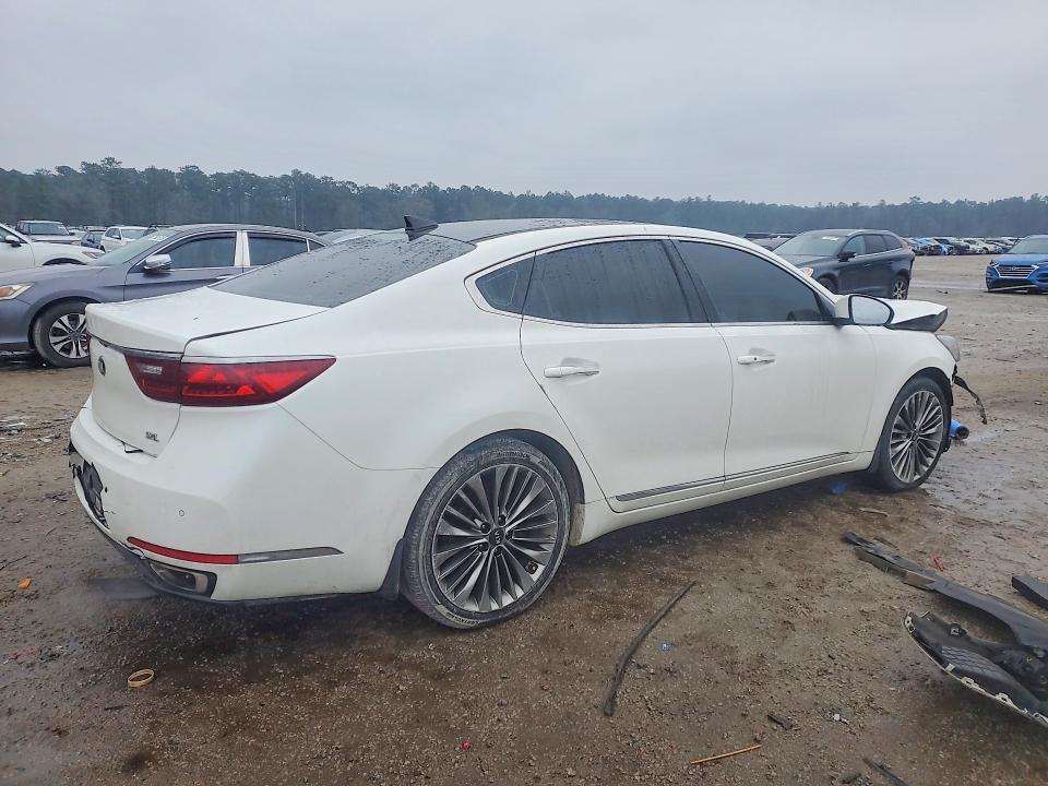 2019 KIA Cadenza Technology