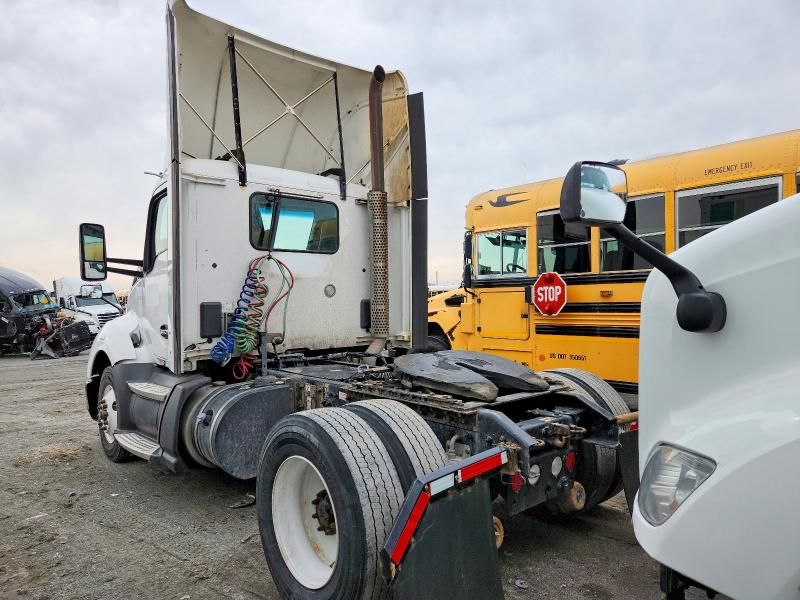 2016 Kenworth T680 Semi Truck