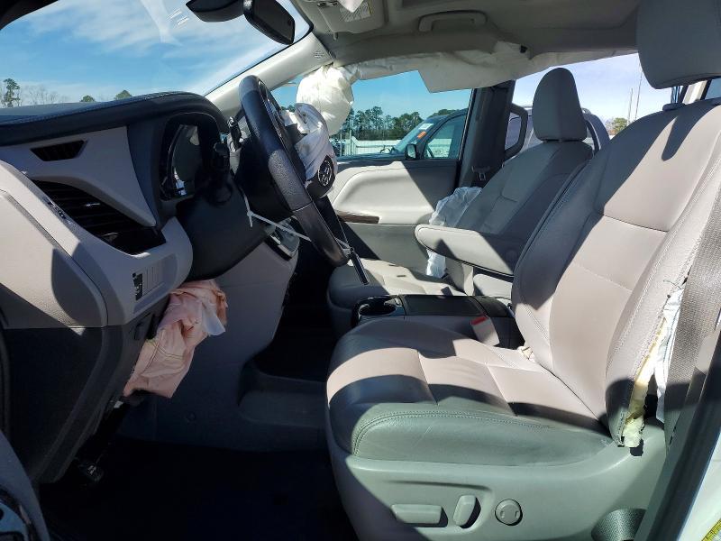 2020 Toyota Sienna xle 8-passenger