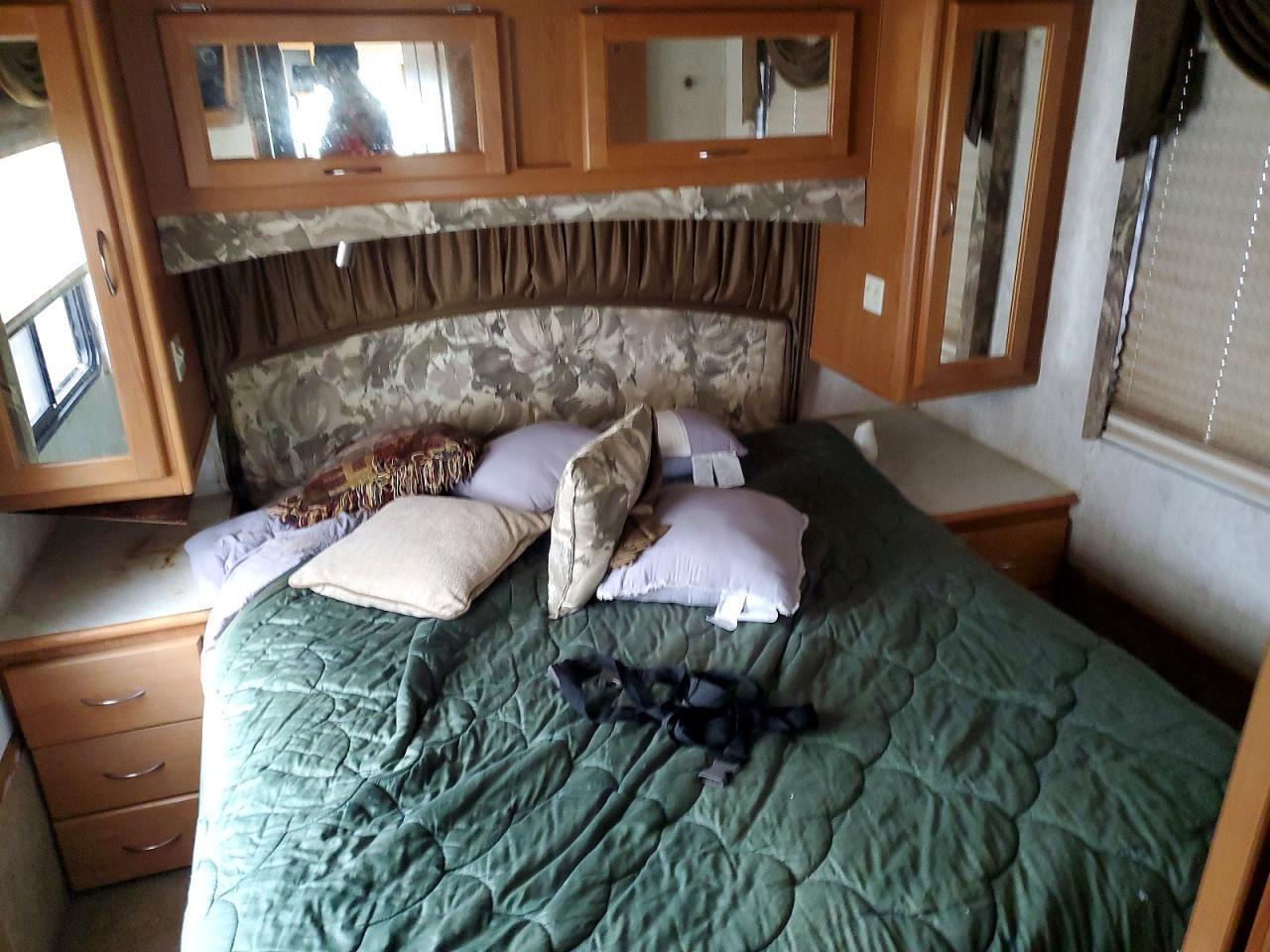 2000 Swnd 2000 Ford F550 Super Duty RV