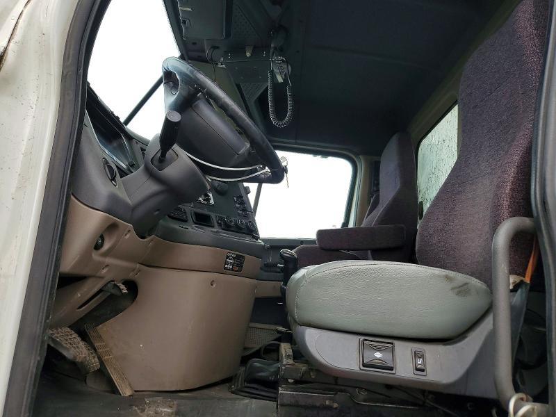 2013 Freightliner Cascadia Semi Truck