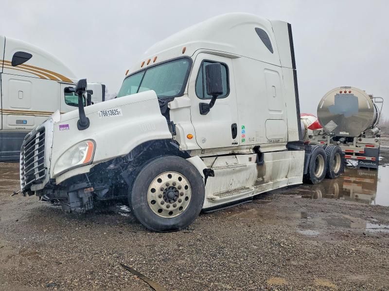 2018 Freightliner Cascadia 125 Semi Truck