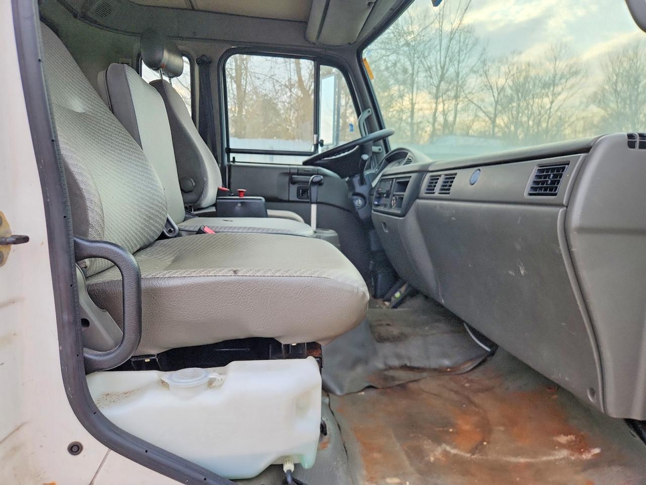 2002 Nissan Diesel UD2300
