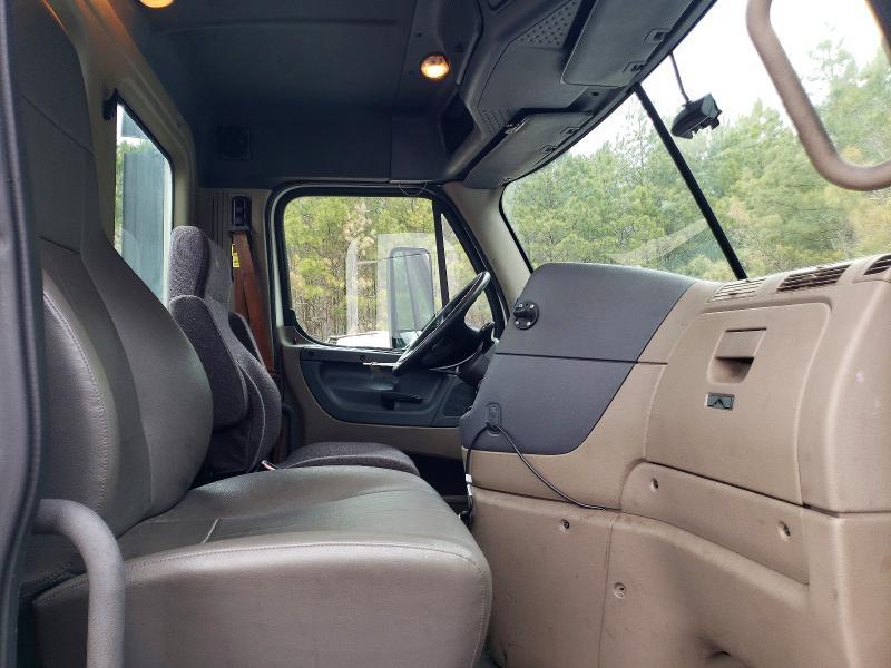 2016 Freightliner Cascadia 125 Semi Truck