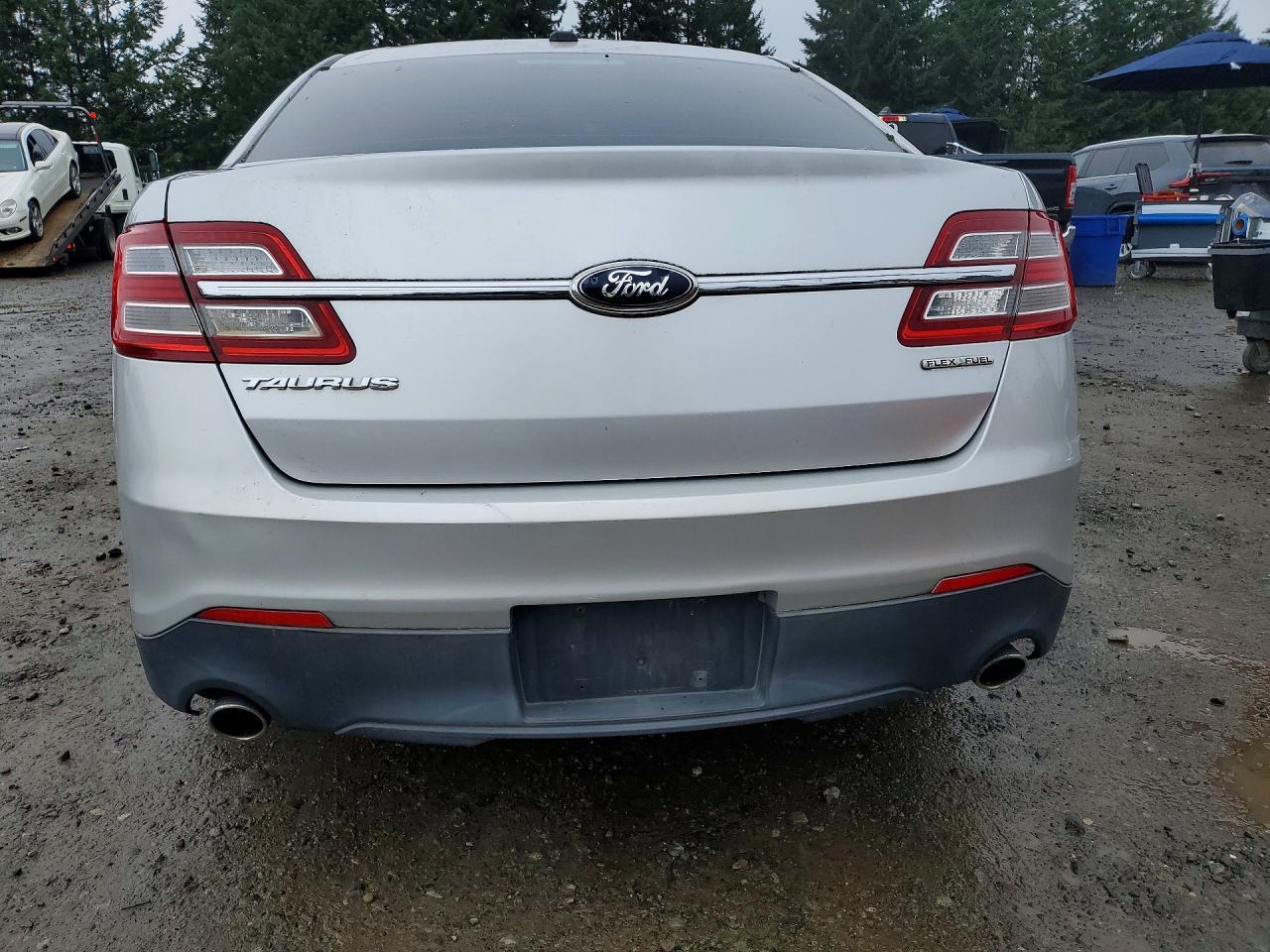 2013 Ford Taurus se