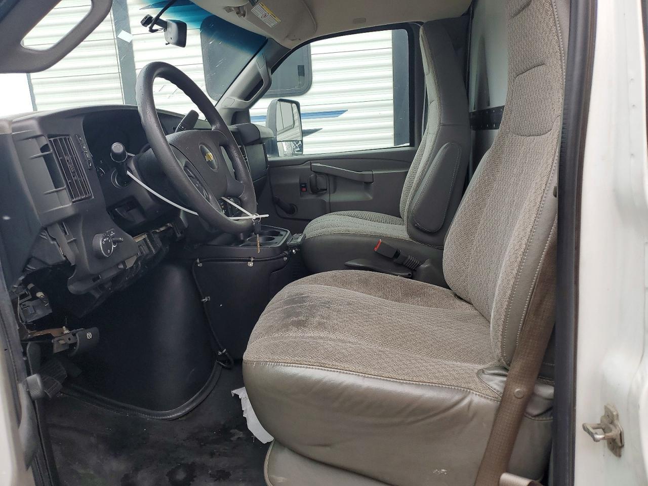 2018 Chevrolet Express BOX Truck