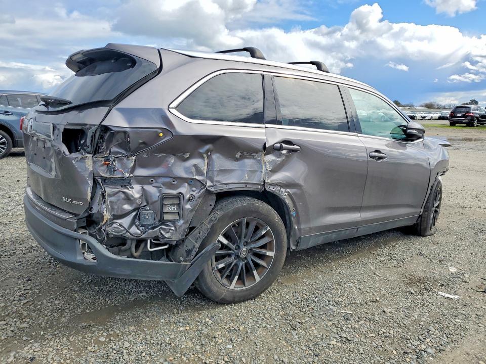 2019 Toyota Highlander se