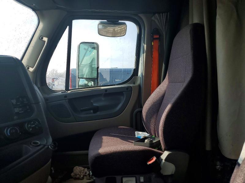 2018 Freightliner Cascadia 125 Semi Truck